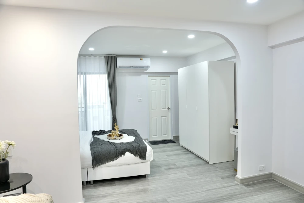 Grand Park Town for sale, beautifully decorated room in white-gray tones, using premium paint, can be wiped clean, SPC floor, waterproof, termite-proo