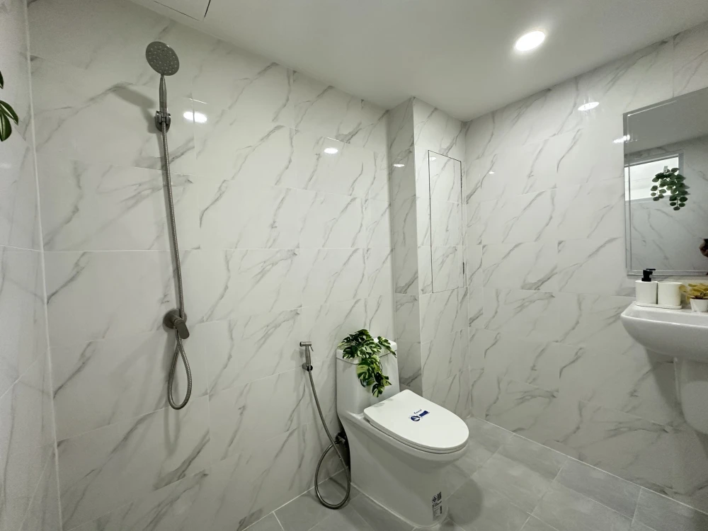Grand Park Town for sale, beautifully decorated room in white-gray tones, using premium paint, can be wiped clean, SPC floor, waterproof, termite-proo
