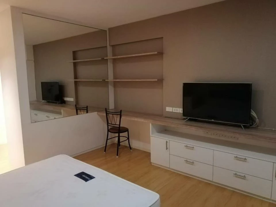 Grand Park Town condo for sale. Fully furnished and equipped with all amenities. Don't miss out!