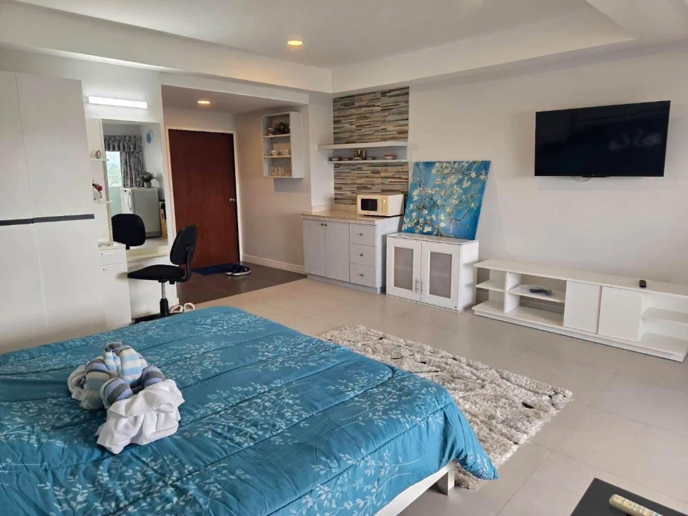 Grand View Condo Pattaya for sale. Spacious rooms with ample living space, great location, and complete amenities. Don't miss out!