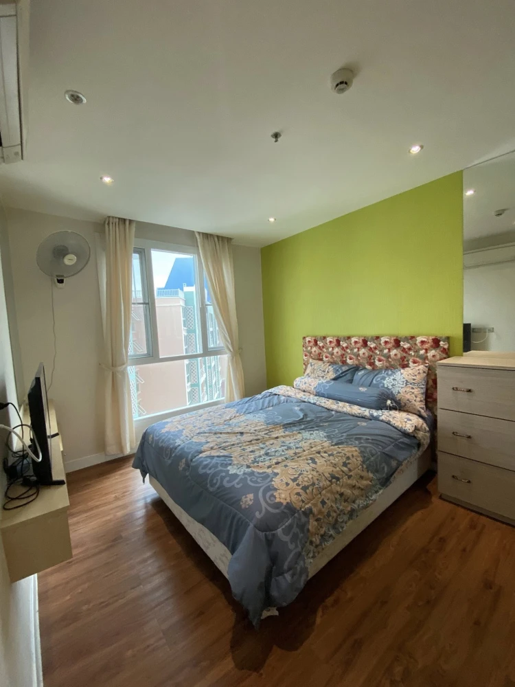 For sale: Grande Caribbean Resort Pattaya, spacious room, lots of usable space, swimming pool view, don't miss it.