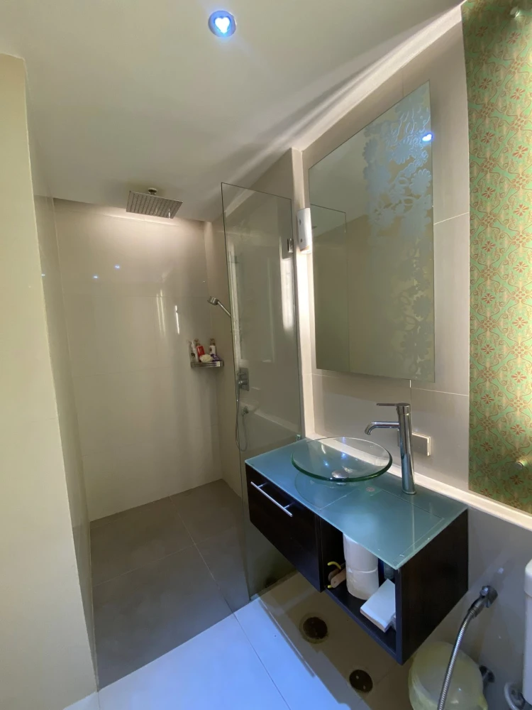 For sale: Grande Caribbean Resort Pattaya, spacious room, lots of usable space, swimming pool view, don't miss it.