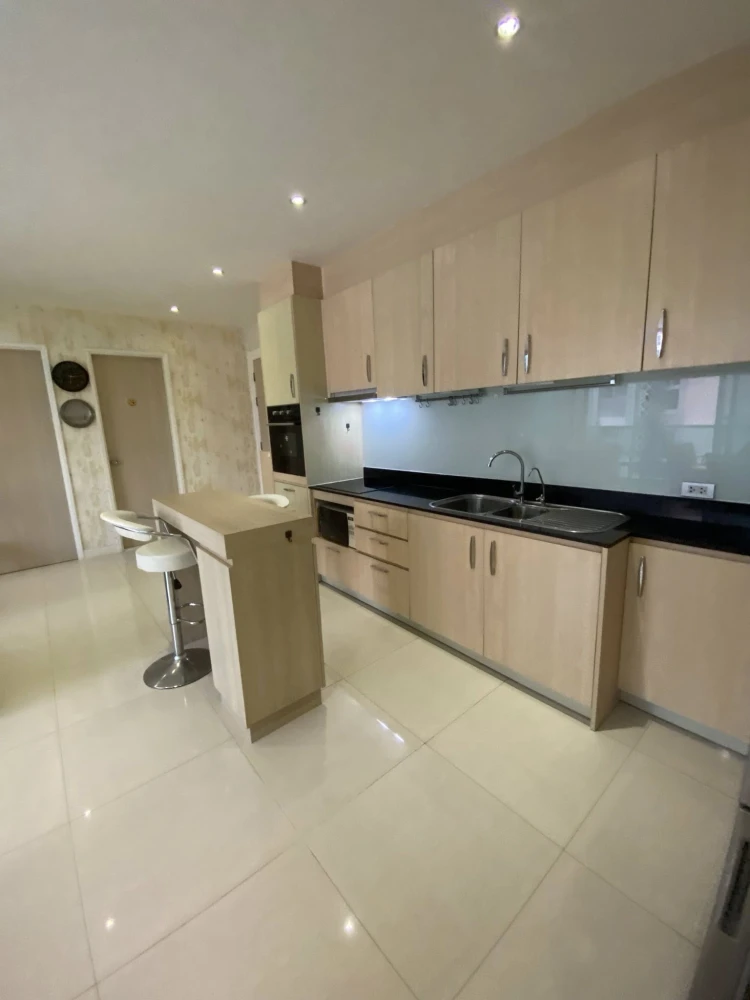 For sale: Grande Caribbean Resort Pattaya, spacious room, lots of usable space, swimming pool view, don't miss it.