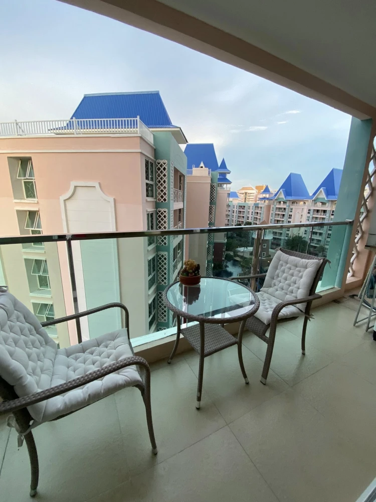 For sale: Grande Caribbean Resort Pattaya, spacious room, lots of usable space, swimming pool view, don't miss it.