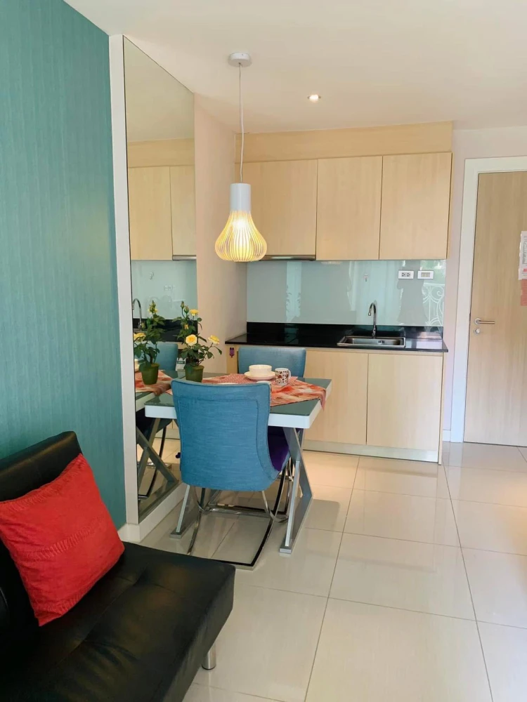 Grande Caribbean Resort Pattaya for sale, a lovely room, decorated in a cool theme, fully furnished, pool view, reserve now!