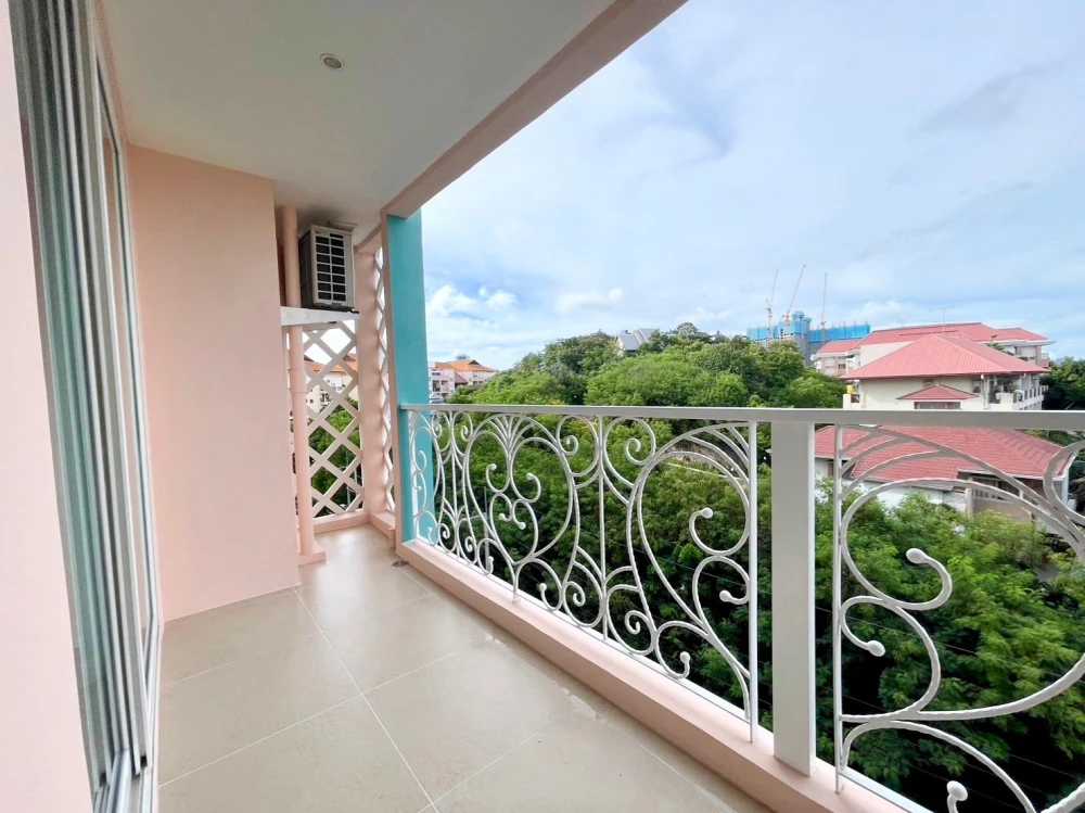 Grande Caribbean Resort Pattaya for sale, beautifully decorated room, lots of usable space, good location, reserve now!
