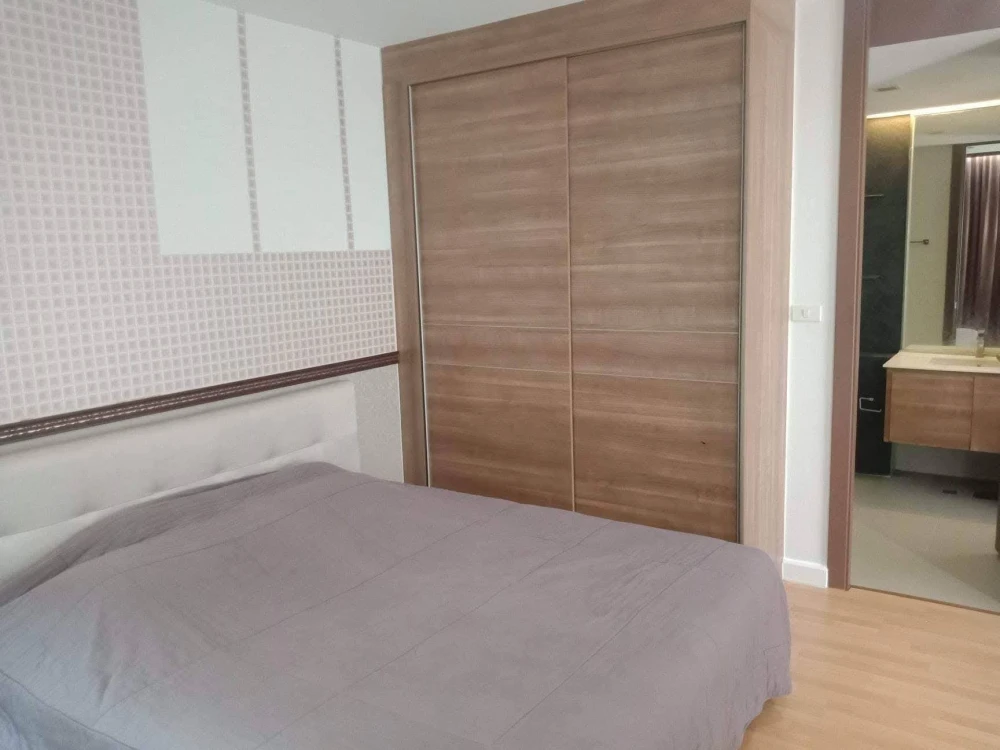 Green Lake Condo Sriracha for sale, spacious room with plenty of usable space, comes with complete furniture and amenities, reserve now!