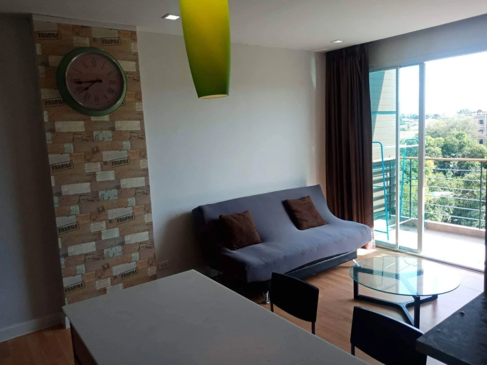 Green Lake Condo Sriracha for sale, spacious room with plenty of usable space, comes with complete furniture and amenities, reserve now!