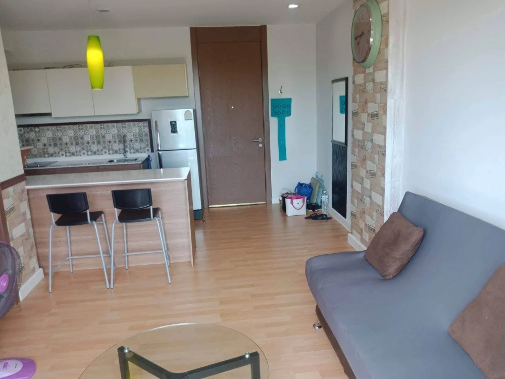 Green Lake Condo Sriracha for sale, spacious room with plenty of usable space, comes with complete furniture and amenities, reserve now!