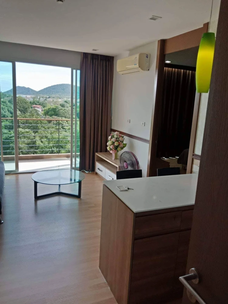 Green Lake Condo Sriracha for sale, spacious room with plenty of usable space, comes with complete furniture and amenities, reserve now!