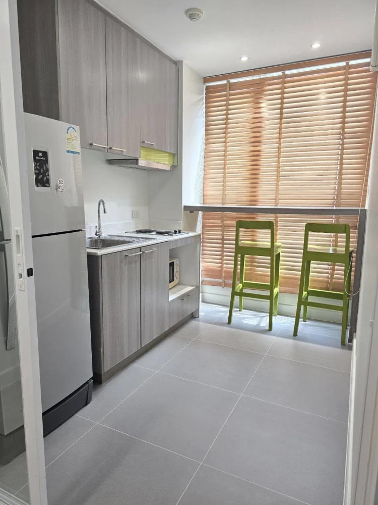 Selling Grene Chaengwattana condo with pool view, great atmosphere, good price, beautiful room, and prime Chaengwattana location. Contact us before yo