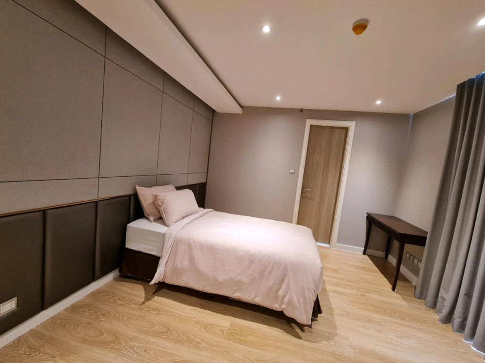 Selling H Condo Sukhumvit 43, 30th floor. Spacious and comfortable unit, fully furnished. Book now! (Hurry!)