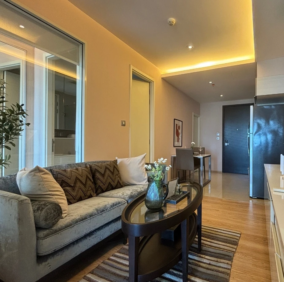 For sale: H Sukhumvit 43, beautifully decorated room, complete with amenities. Come and reserve today. Don't miss out.