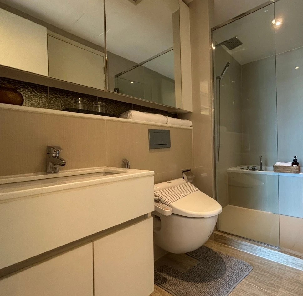 For sale: H Sukhumvit 43, beautifully decorated room, complete with amenities. Come and reserve today. Don't miss out.