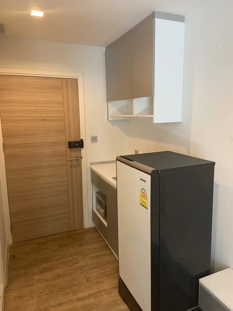 Selling H2 Ramintra 21, pool view unit, great atmosphere, fully furnished. Highly recommended!