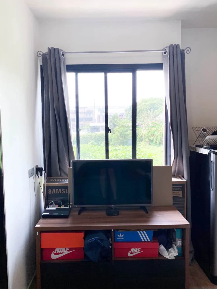 Selling H2 Ramintra 21 unit, located on the 21st floor – very high! Corner unit with glass partition for the bedroom. Don't miss out!