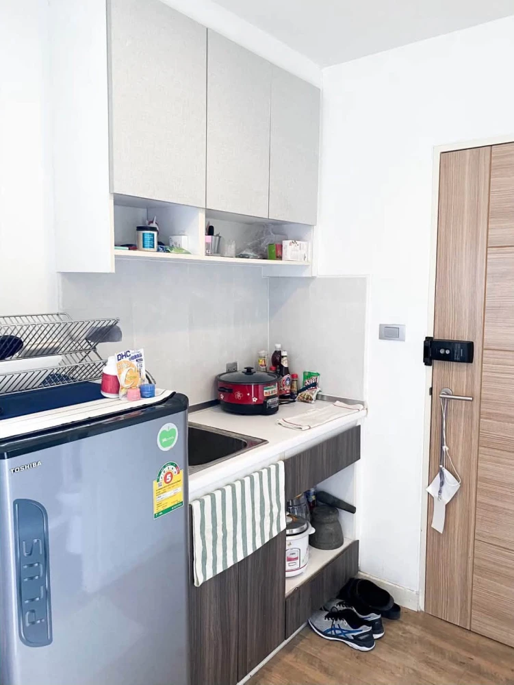 Selling H2 Ramintra 21 unit, located on the 21st floor – very high! Corner unit with glass partition for the bedroom. Don't miss out!