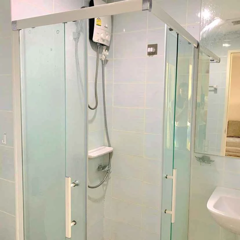 For sale: Hallmark Ngamwongwan, 5th floor, city view, free furniture and appliances in the whole room, reserve now, urgently.
