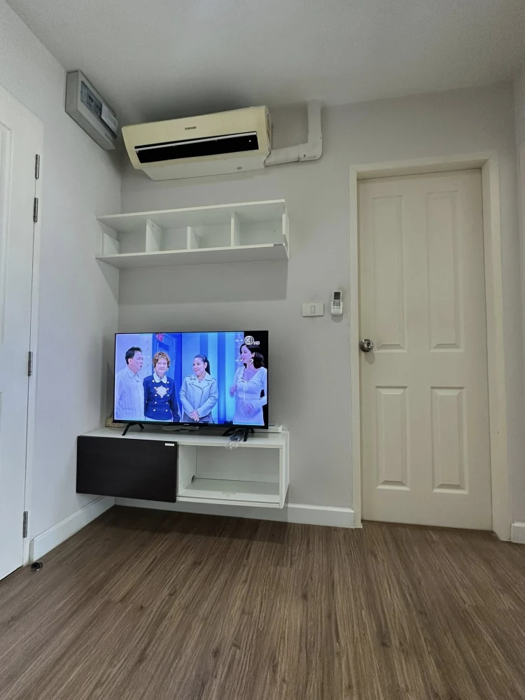 Selling a beautiful, fully furnished Hallmark Ngamwongwan condo. Ready to move in, with the best view in the project.