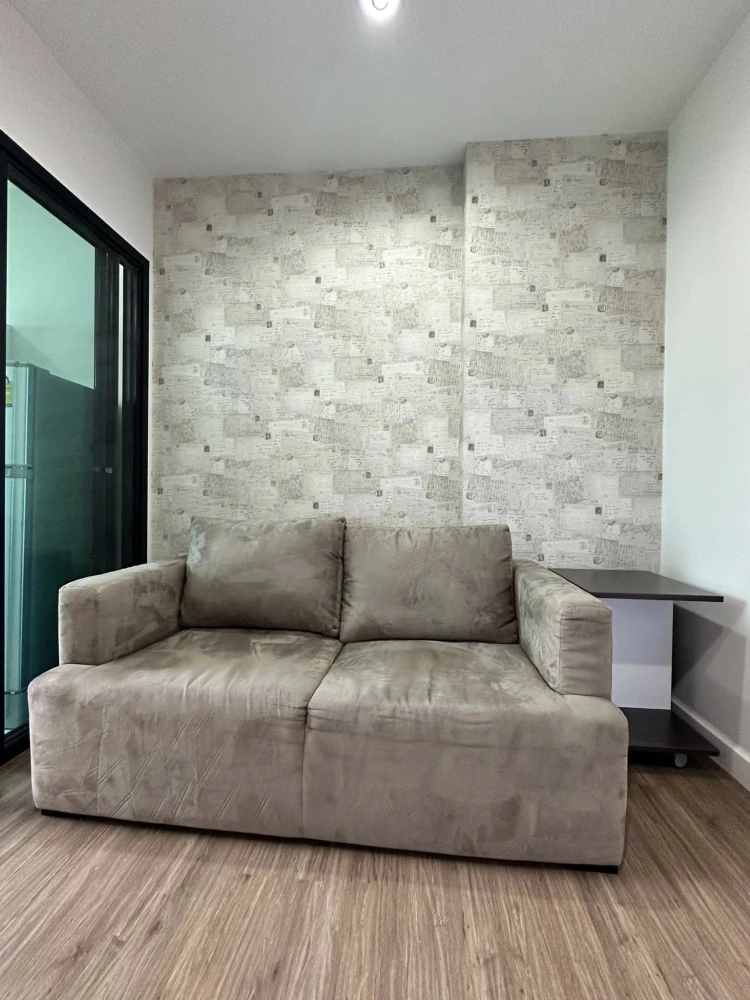 Selling a beautiful, fully furnished Hallmark Ngamwongwan condo. Ready to move in, with the best view in the project.