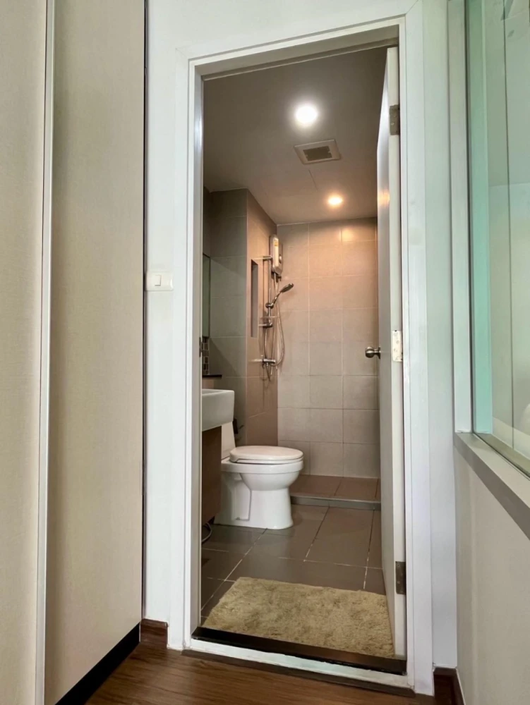For sale: Hallmark Chaengwattana, 6th floor, Building B, corner room, quiet, not crowded, complete with electrical appliances. Don't miss it.