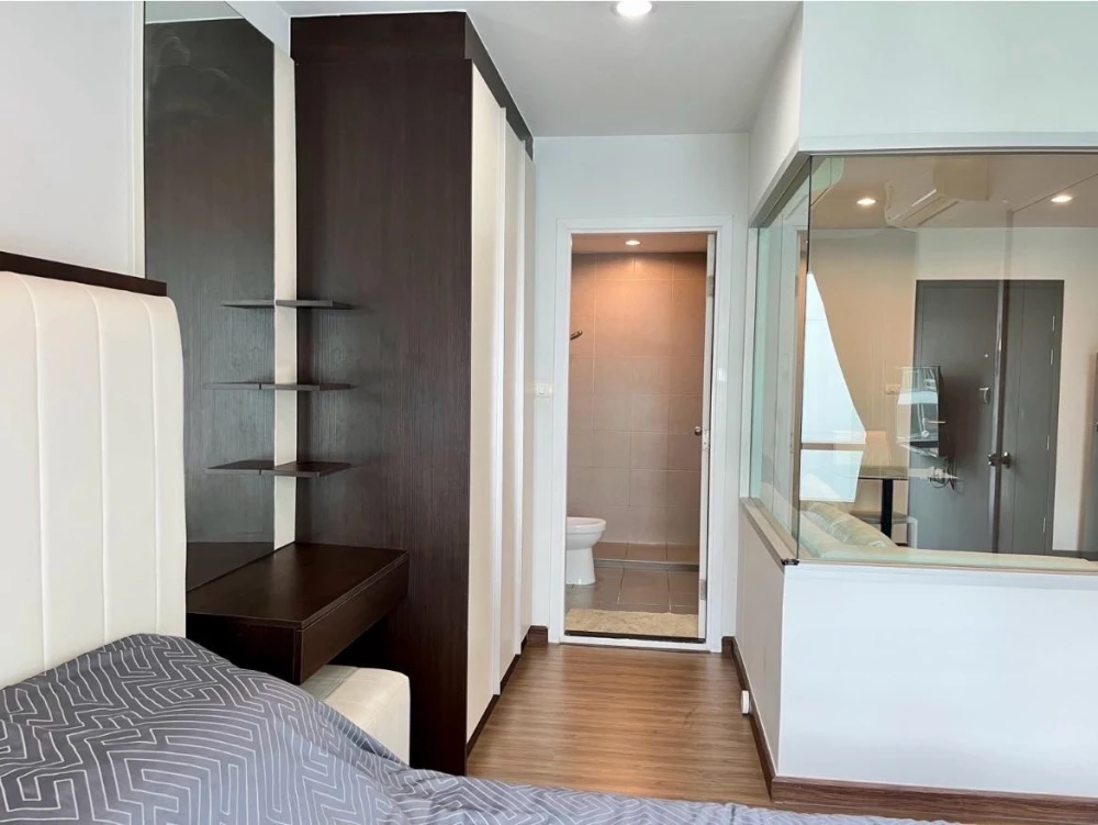 For sale: Hallmark Chaengwattana, 6th floor, Building B, corner room, quiet, not crowded, complete with electrical appliances. Don't miss it.