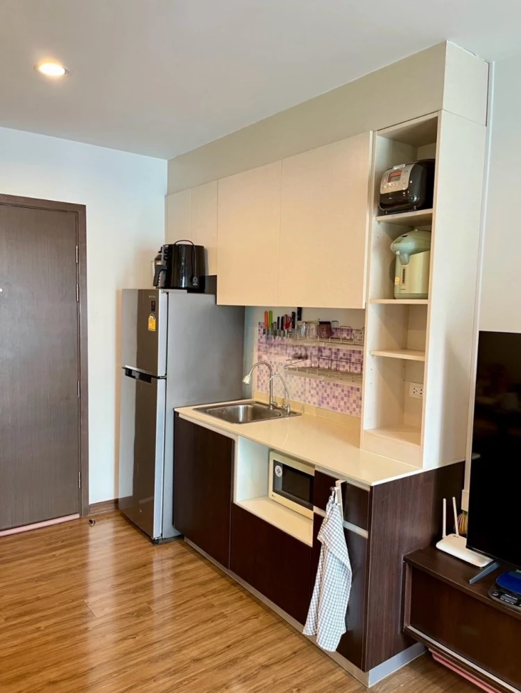 For sale: Hallmark Chaengwattana, 6th floor, Building B, corner room, quiet, not crowded, complete with electrical appliances. Don't miss it.