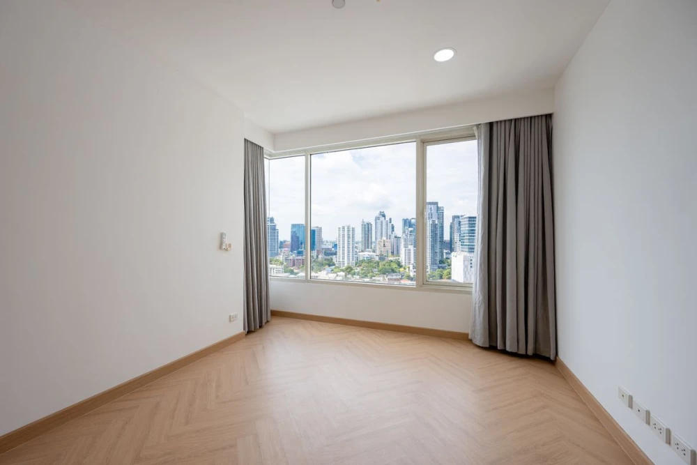 For sale: Hampton Thonglor 10, 20th floor, spacious room, comfortable living, fully furnished. If interested, hurry and buy now.