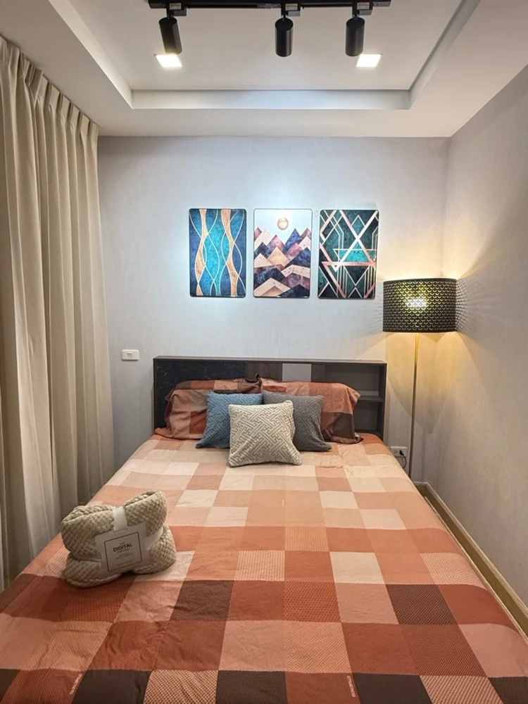 Selling Happy Condo Ladprao 101, 3rd floor, corner unit, fully furnished. Interested? Book now! Urgent!