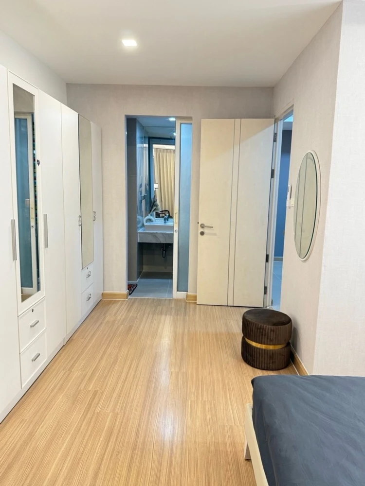 Selling Happy Condo Ladprao 101, 3rd floor, corner unit, fully furnished. Interested? Book now! Urgent!