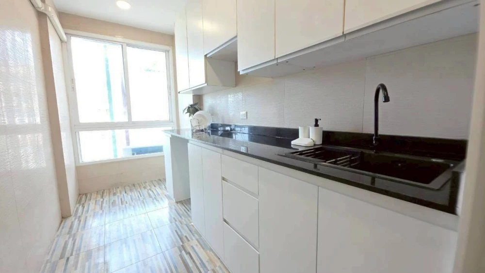 Selling Happy Condo Ladprao 101, 5th floor. Beautiful unit, fully furnished. Book now!