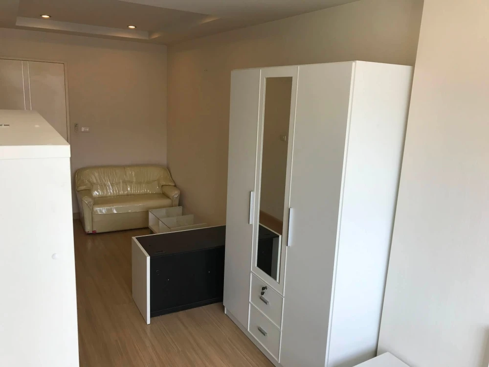 For sale Happy Condo Ladprao 101, studio room, 6th floor, good location, complete amenities, book now.