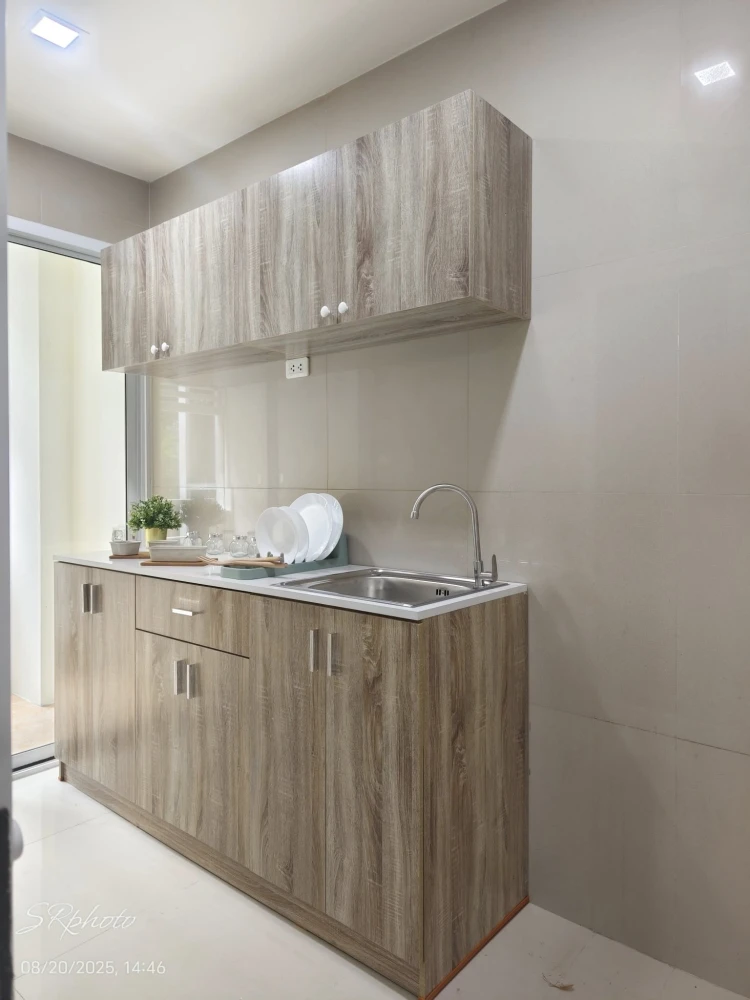 Happy Condo Ladprao 101 for sale, a room with a soothing green tone, fully furnished with built-in furniture and a kitchen set. Reserve now!