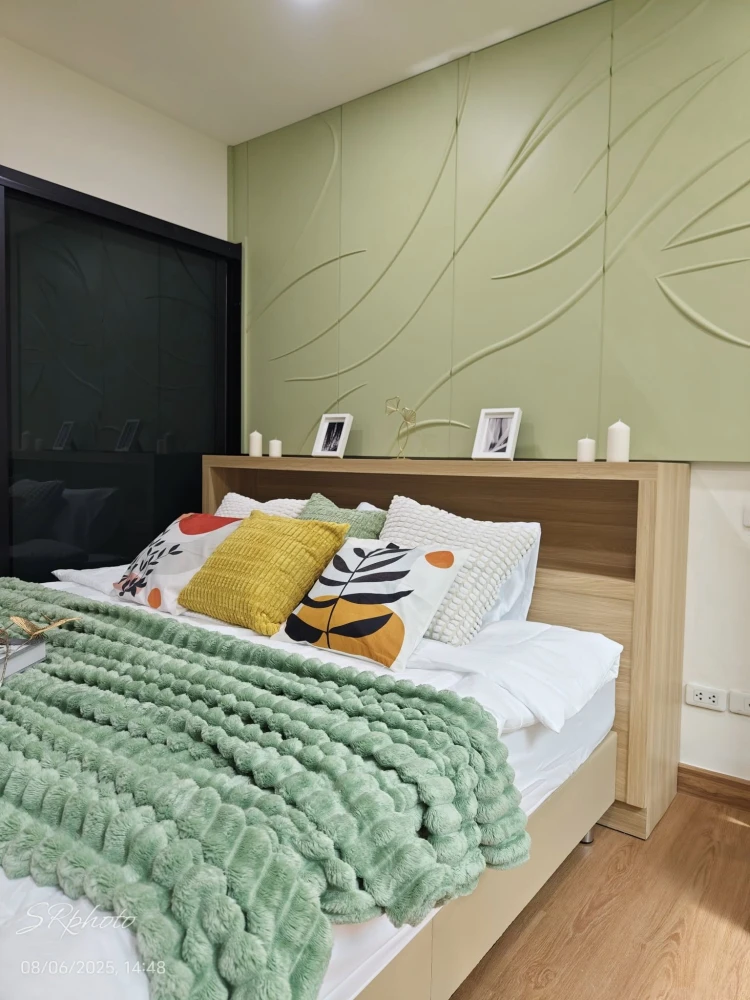 Happy Condo Ladprao 101 for sale, a room with a soothing green tone, fully furnished with built-in furniture and a kitchen set. Reserve now!