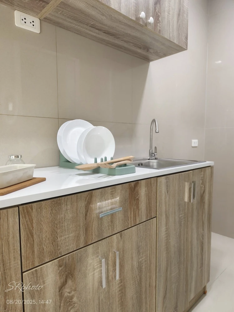 Happy Condo Ladprao 101 for sale, a room with a soothing green tone, fully furnished with built-in furniture and a kitchen set. Reserve now!