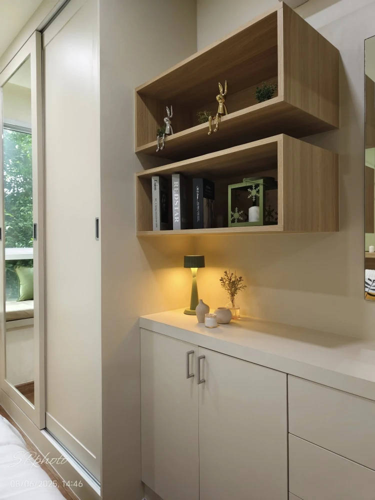 Happy Condo Ladprao 101 for sale, a room with a soothing green tone, fully furnished with built-in furniture and a kitchen set. Reserve now!