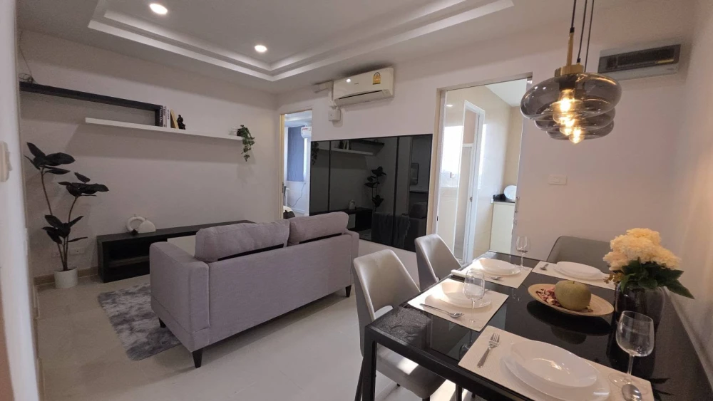 Selling/rent Happy Condo Ladprao 101, 2 bedrooms, 2 bathrooms. Very spacious unit. Book now!