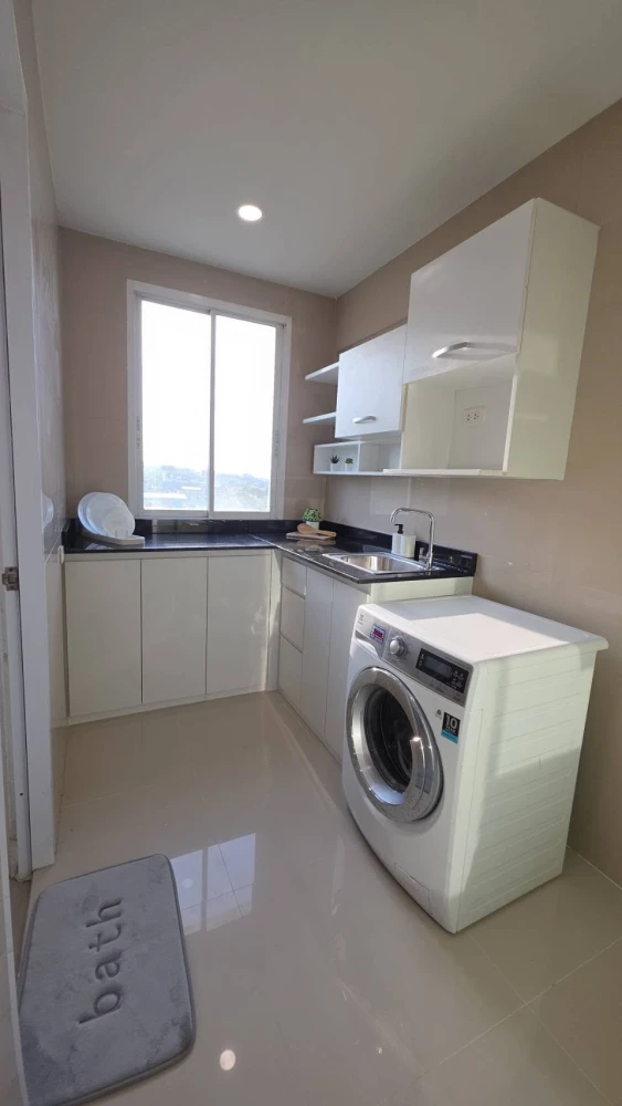 Selling/rent Happy Condo Ladprao 101, 2 bedrooms, 2 bathrooms. Very spacious unit. Book now!