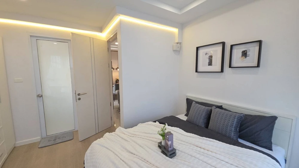 Selling/rent Happy Condo Ladprao 101, 2 bedrooms, 2 bathrooms. Very spacious unit. Book now!
