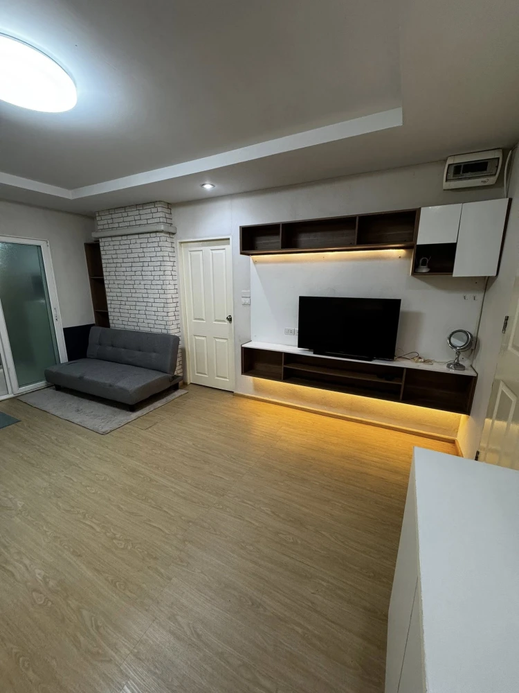 Happy Condo Ratchada 18 for sale. Located on the 3rd floor, Building B. Pet-friendly condo. Spacious area. Don't miss out!