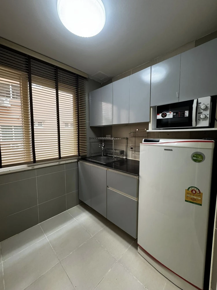 Happy Condo Ratchada 18 for sale. Located on the 3rd floor, Building B. Pet-friendly condo. Spacious area. Don't miss out!