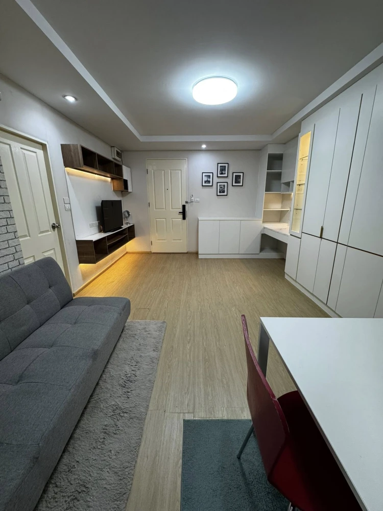 Happy Condo Ratchada 18 for sale. Located on the 3rd floor, Building B. Pet-friendly condo. Spacious area. Don't miss out!