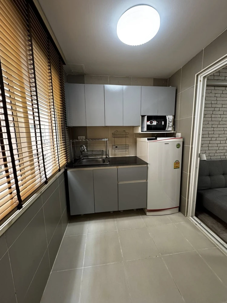 Happy Condo Ratchada 18 for sale. Located on the 3rd floor, Building B. Pet-friendly condo. Spacious area. Don't miss out!