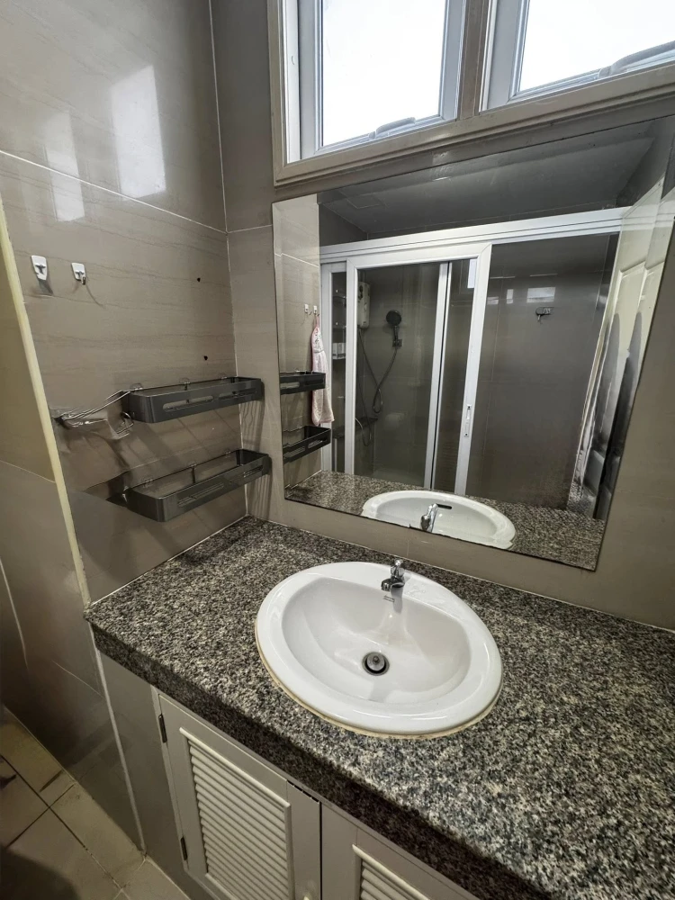 Happy Condo Ratchada 18 for sale. Located on the 3rd floor, Building B. Pet-friendly condo. Spacious area. Don't miss out!