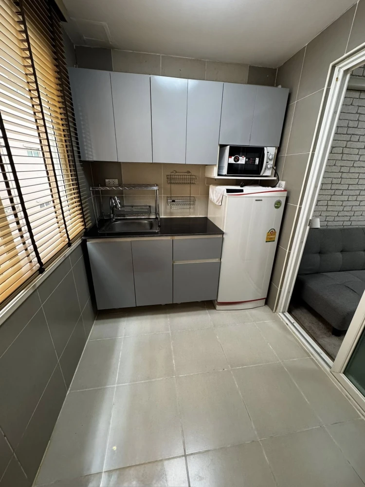 Happy Condo Ratchada 18 for sale. Located on the 3rd floor, Building B. Pet-friendly condo. Spacious area. Don't miss out!