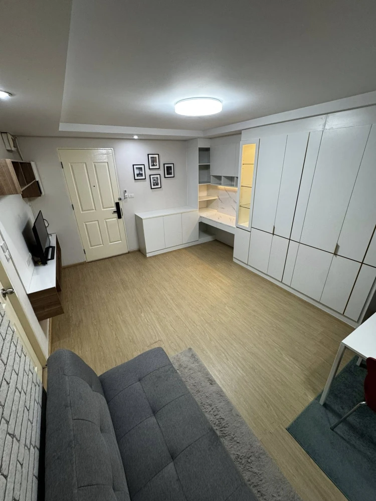 Happy Condo Ratchada 18 for sale. Located on the 3rd floor, Building B. Pet-friendly condo. Spacious area. Don't miss out!