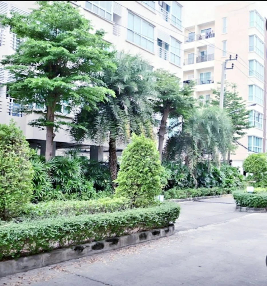 For sale: Happy Condo Lat Phrao 101, very spacious room, brightly decorated, fully furnished. I must say you have to book.