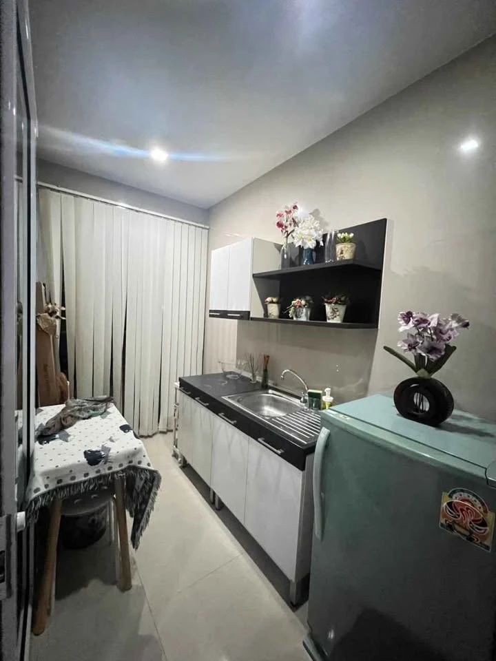 For sale: Happy Condo Lat Phrao 101, room with plenty of usable space, complete with a set of furniture. You can't miss out on booking it.