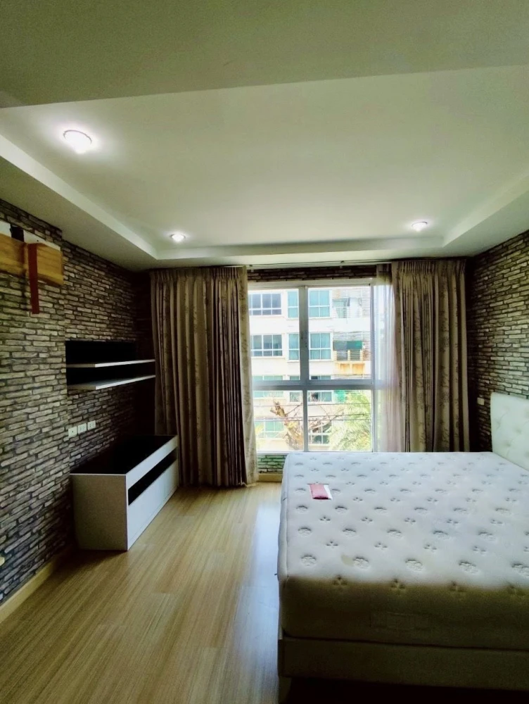 Happy Condo for sale, Lat Phrao 101, large room, comfortable, not cramped, corner location, quiet, peaceful, suitable for relaxation.