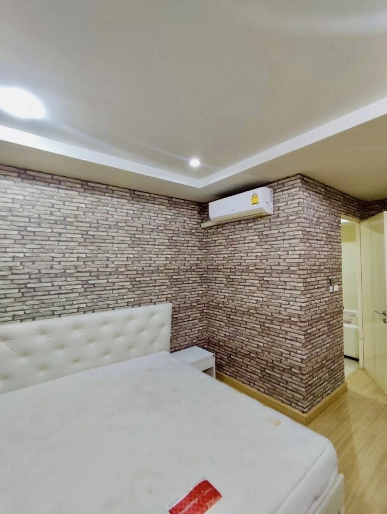 Happy Condo for sale, Lat Phrao 101, large room, comfortable, not cramped, corner location, quiet, peaceful, suitable for relaxation.